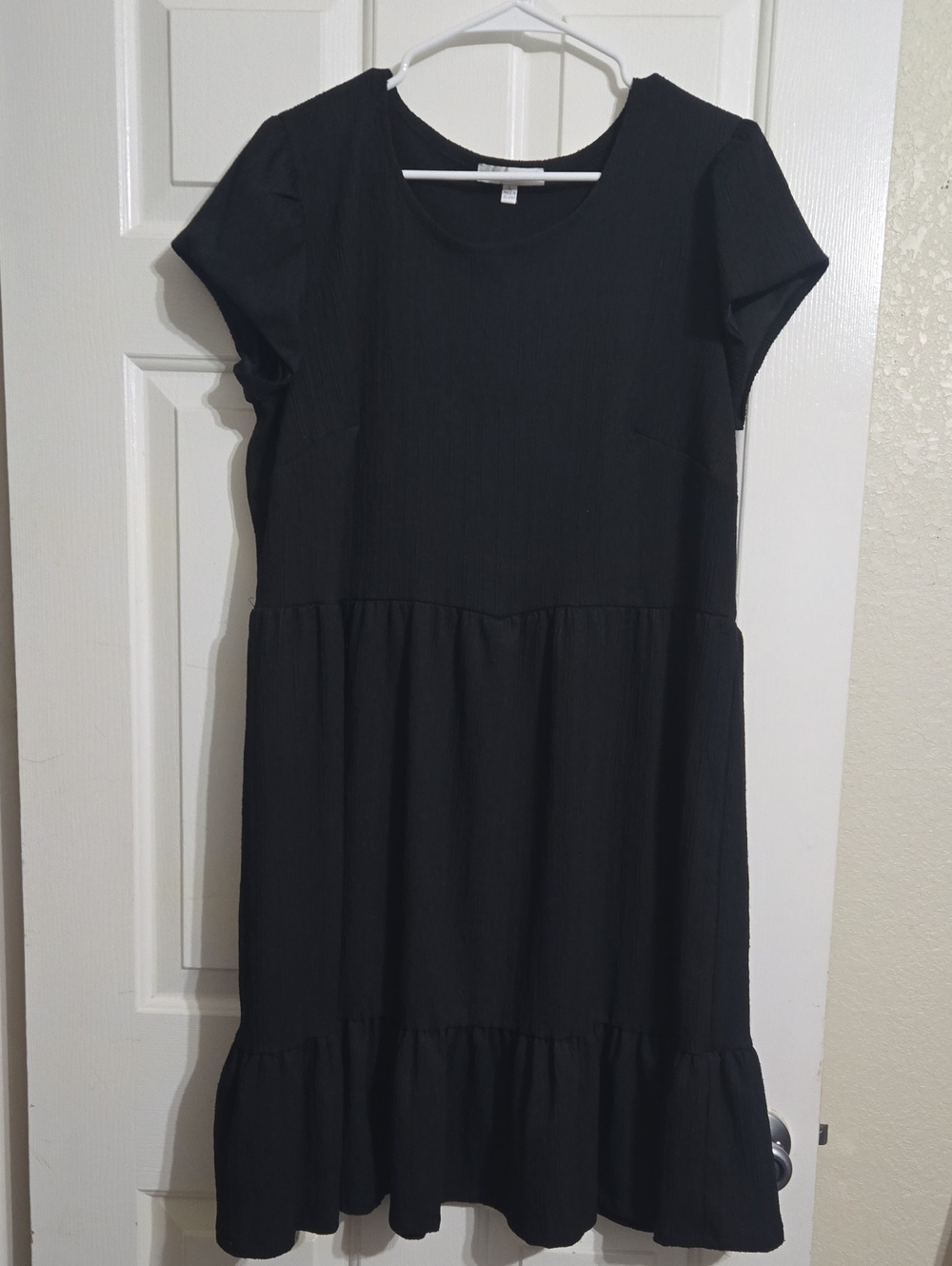 Sandra Darren Black Short-Sleeve Ruffle-Hem Tiered Dress